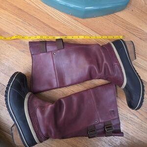 Sorel Women's Burgundy and Black Winter Boots